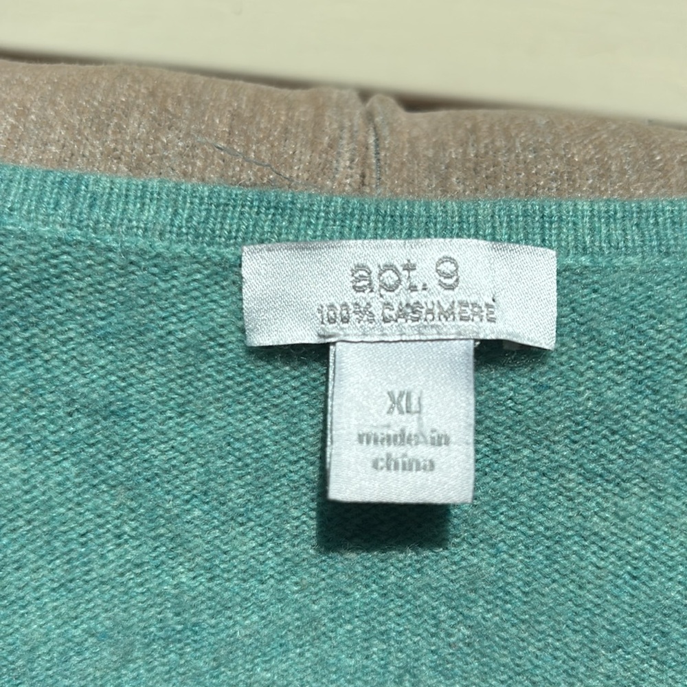 Apt. 9 Women's V-Neck Cashmere Sweater in Soft Aqua Blue - Picture 3 of 7